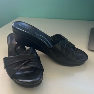 Bandolino black sandals slip one 9 leather